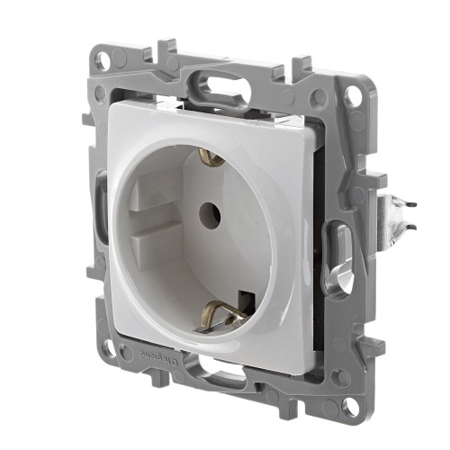 Розетка Legrand Etika с заземлением, цвет слоновая кость