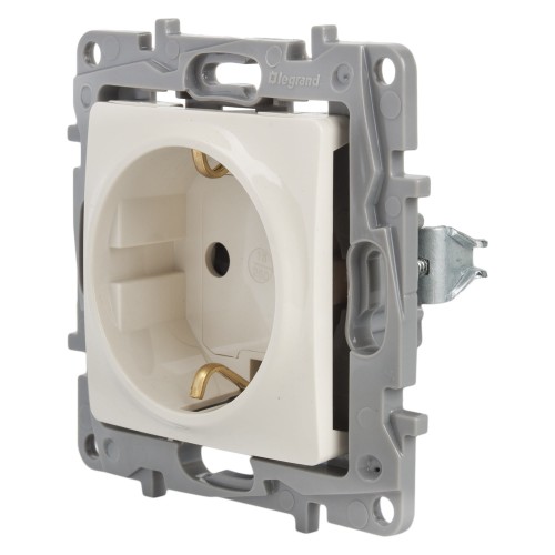 Розетка Legrand Etika с заземлением, цвет слоновая кость